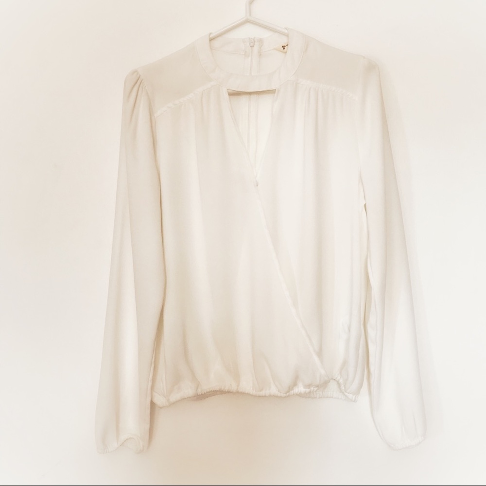 Be•you•ti•ful cream wrap blouse size medium